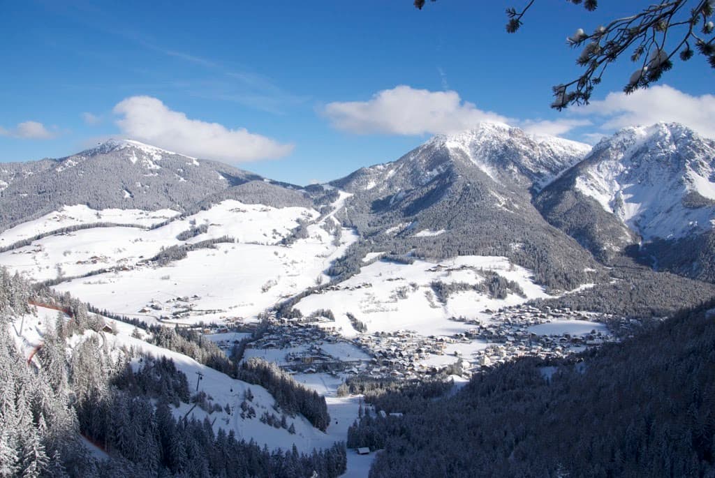 San Vigilio di Marebbe in inverno con la neve